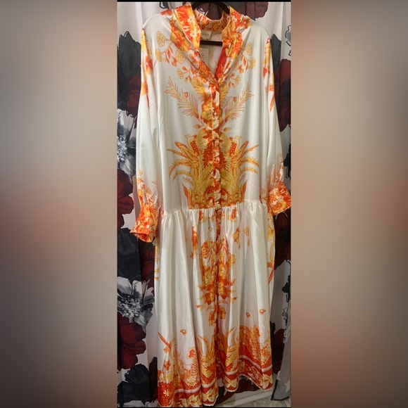 Long sleeve, V-neck top with Colin, silk fabric,it’s red, yellow and white in it - Picture 2 of 2